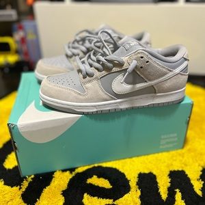 Nike SB Dunk Low TRD
Summit White/Wolf Grey
Mens US 8